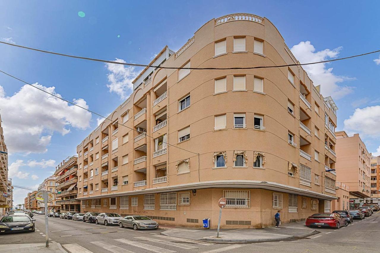 Cozy Appartment Torrevieja At Irina Екстер'єр фото