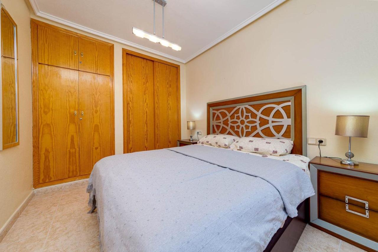 Cozy Appartment Torrevieja At Irina Екстер'єр фото