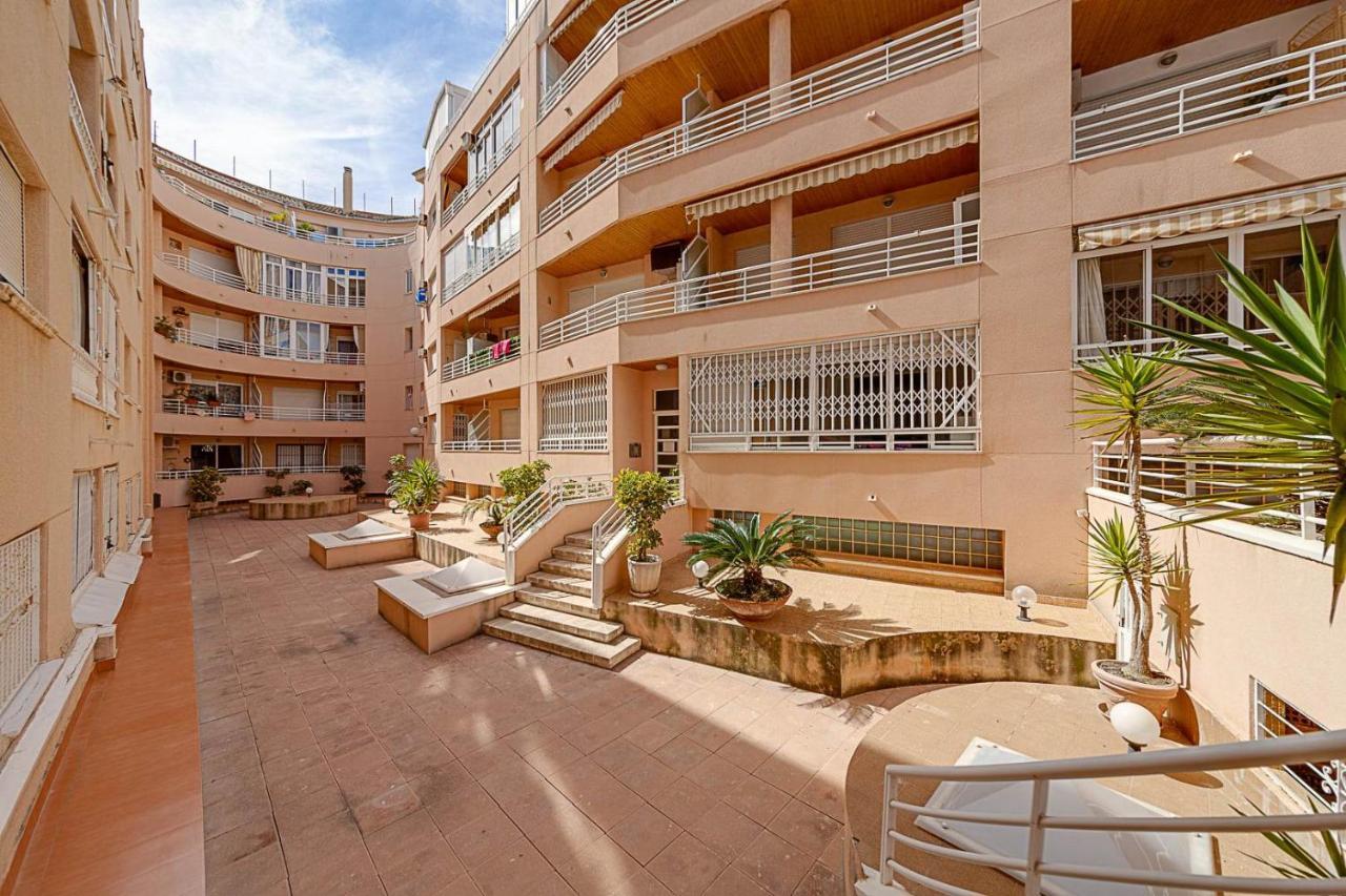 Cozy Appartment Torrevieja At Irina Екстер'єр фото