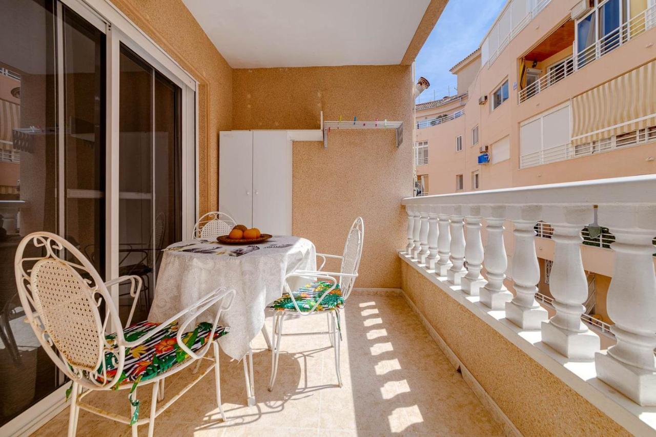 Cozy Appartment Torrevieja At Irina Екстер'єр фото